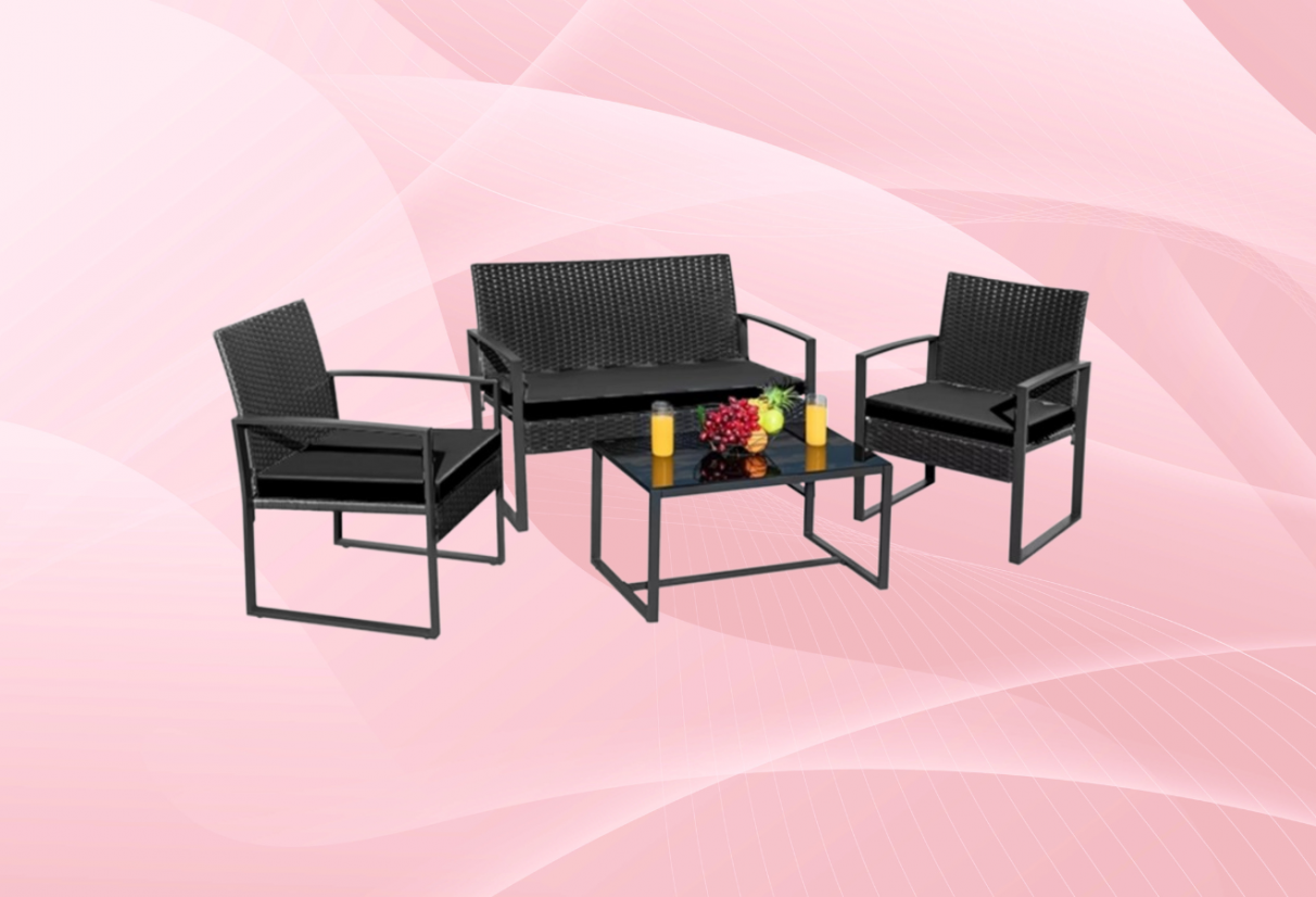 Arreda il tuo spazio all'aperto con il nostro Set da giardino con tavolo, divano e poltrona.